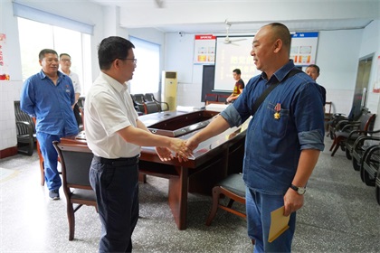 慰問(wèn)老兵 (4).JPG