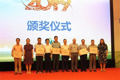 九禾公司榮獲“2018年中國(guó)農(nóng)資流通企業(yè)綜合競(jìng)爭(zhēng)力百?gòu)?qiáng)”稱號(hào)