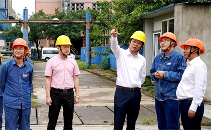 瀘州市委常委副市長(zhǎng)劉春率隊(duì)來我公司進(jìn)行節(jié)前綜合大檢查