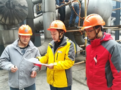 瀘天化股份公司工會(huì)督查大修勞動(dòng)保護(hù)工作