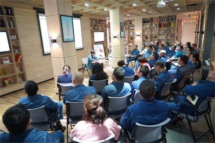 瀘天化股份公司黨委書記廖廷君帶頭開展讀書分享活動