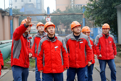 瀘天化股份公司黨委書(shū)記、董事長(zhǎng)廖廷君一行深入現(xiàn)場(chǎng)檢查指導(dǎo)工作