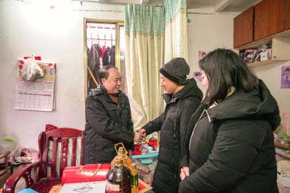 瀘天化股份公司開展節(jié)前送溫暖活動(dòng)