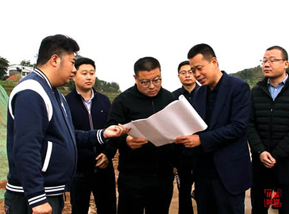 納溪區(qū)委書記譚榮兵一行調(diào)研瀘天化現(xiàn)代農(nóng)業(yè)示范園項目